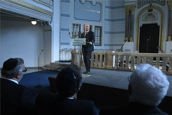 A magyar kormány nemet mond az antiszemitizmusra